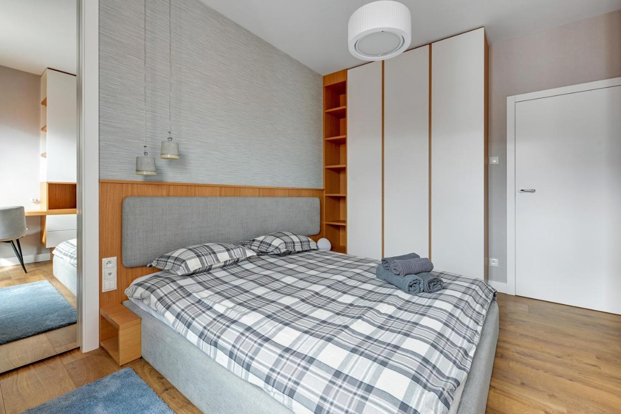 Premium Family & Business Old Town Riverside Apartment With Parking Γκντανσκ Εξωτερικό φωτογραφία