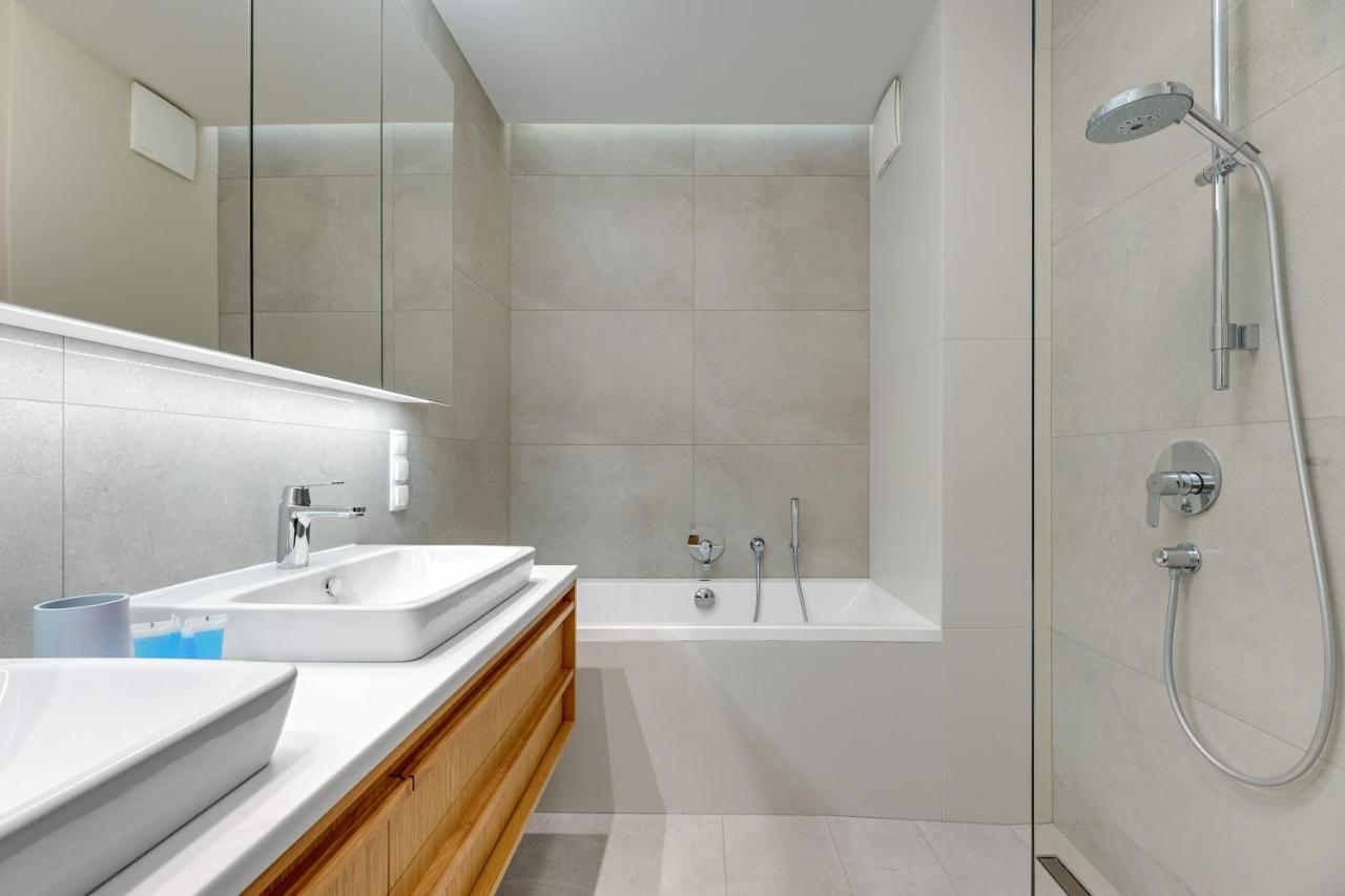 Premium Family & Business Old Town Riverside Apartment With Parking Γκντανσκ Εξωτερικό φωτογραφία