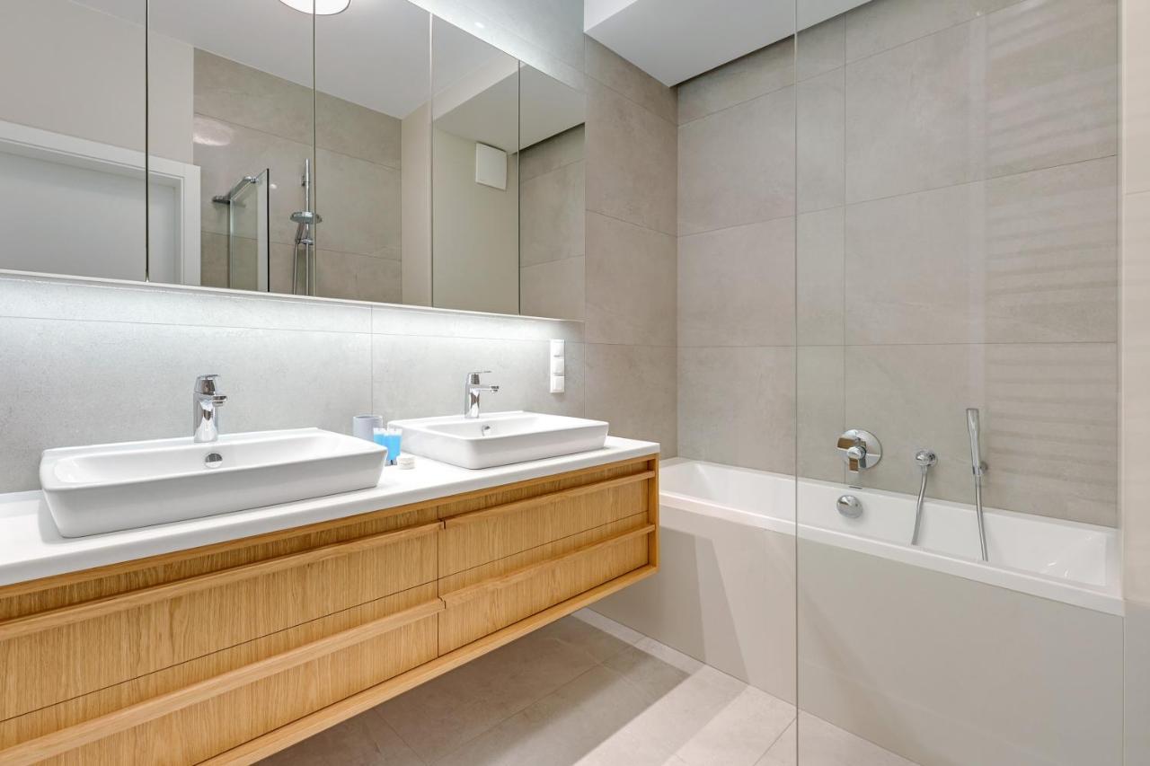 Premium Family & Business Old Town Riverside Apartment With Parking Γκντανσκ Εξωτερικό φωτογραφία